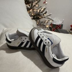 Samba Shoes Size 4 $29 New 