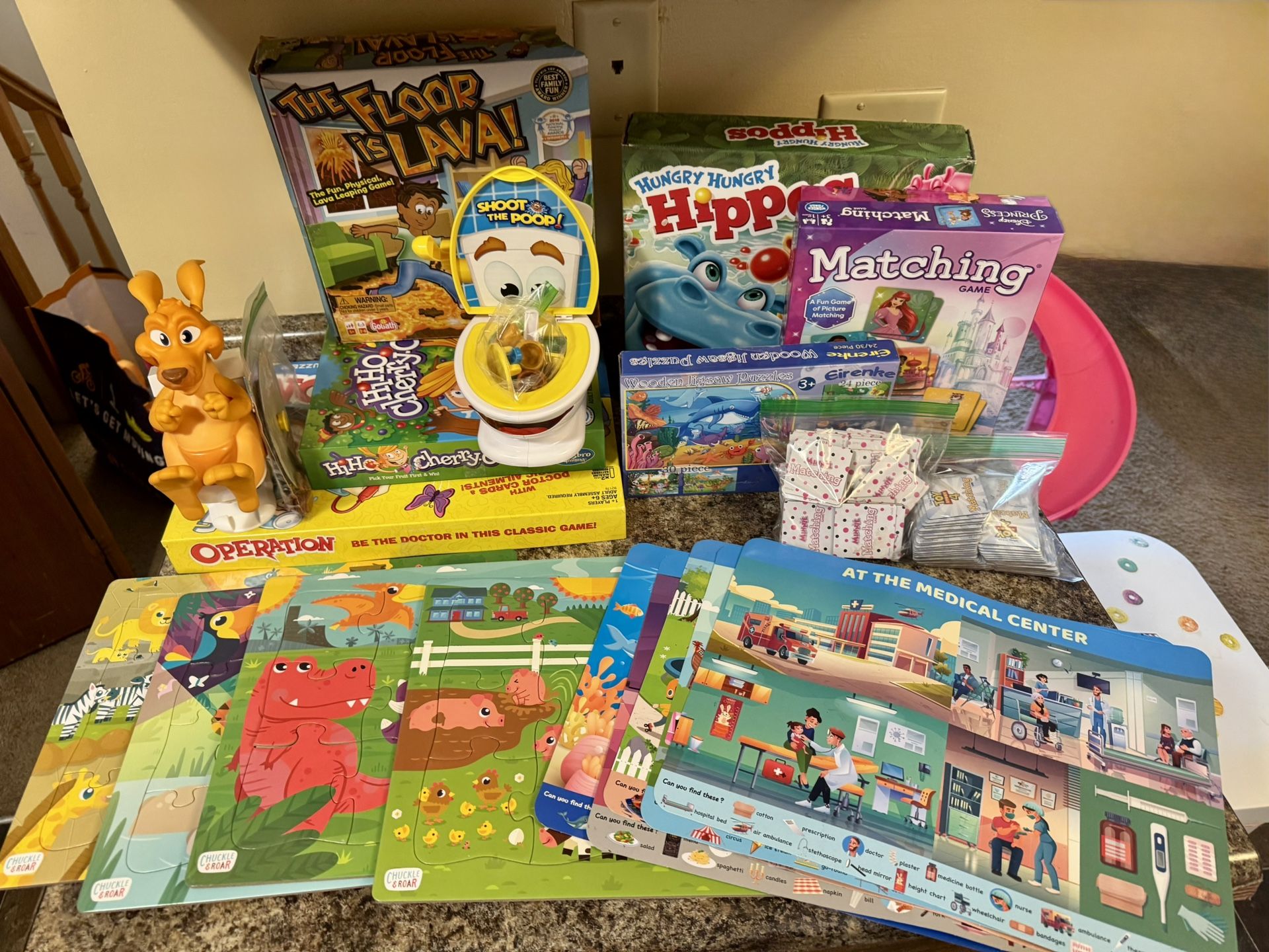 TOY/GAME/PUZZLE LOT