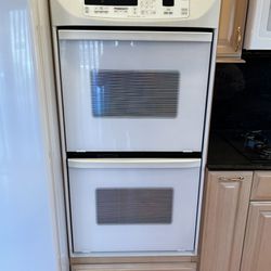   Kitchen Appliances - Great Condition 