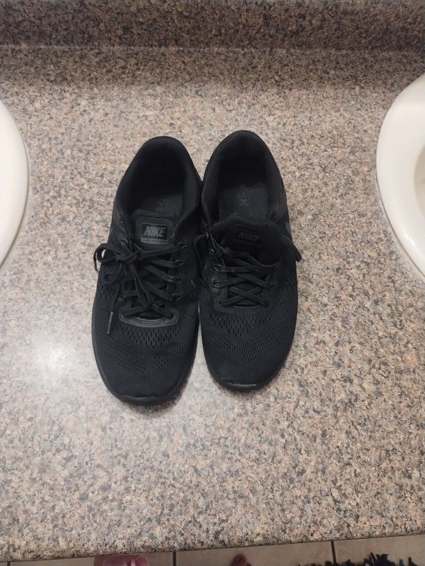 Unisex Black Nike Flex Run Woman 9.5 And Man 8.0