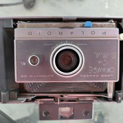 Land Camera Automatic 100 Polaroid.