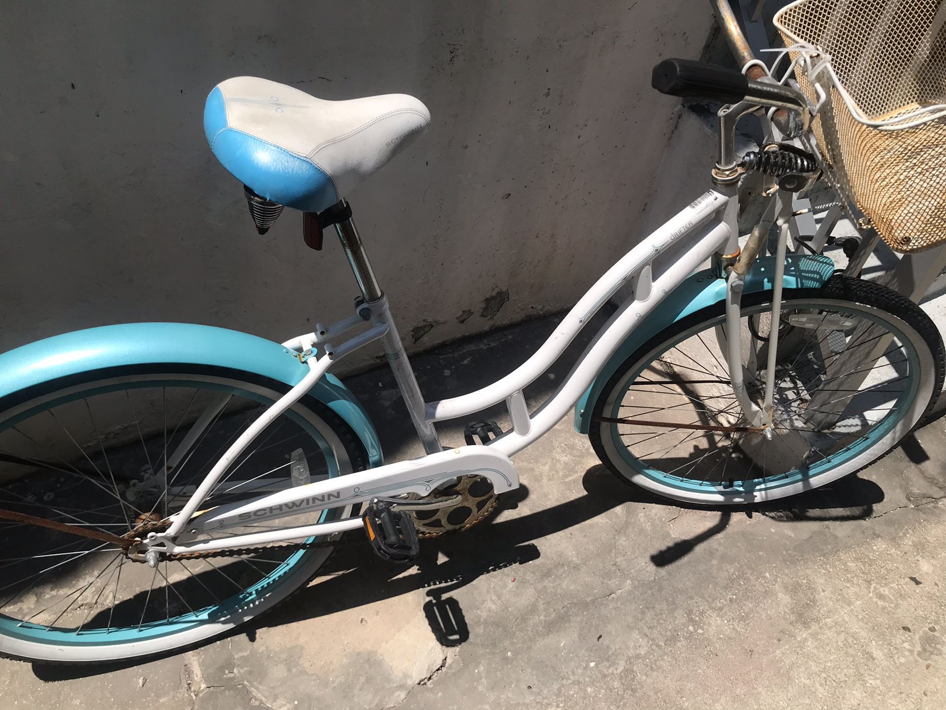 SCHWINN CRUISER BIKE