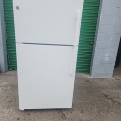 G/E White Refrigerator 