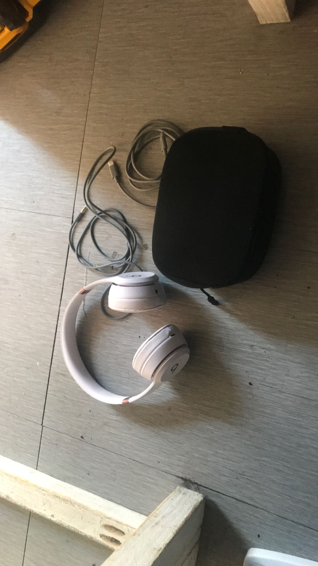 Beats Solo 4 Noise Cancellation