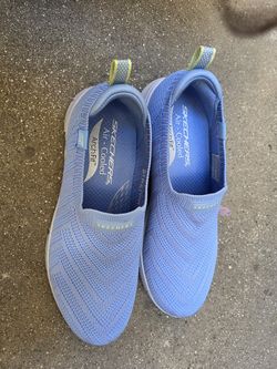 Womens Skechers slip on shoes