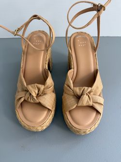 Women’s shoes, sandals