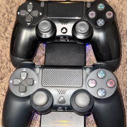 PlayStation 4 controllers in excellent condition, includes charger, everything in perfect working order.