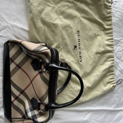 Burberry Nova Check Handbag – Authentic w/ Dust Bag