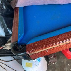 Pool Table No Rips Or Cracks