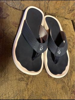 OluKai Men's Ulele beach sandals size 10 retails $99