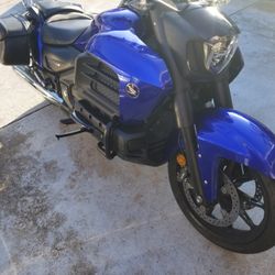 2014 180033cc 6cyl. Valkrie Honda Blue Motorcujle.