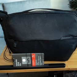 Peak Design Everyday Sling 10L (Black) + Extra Divider – $100