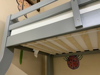 Twin/Full Bunkbeds W/mattress!