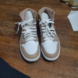 Jordan 1 Mid 