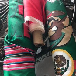 Tela con decoraciones estilo mexicano  $5  el metro 