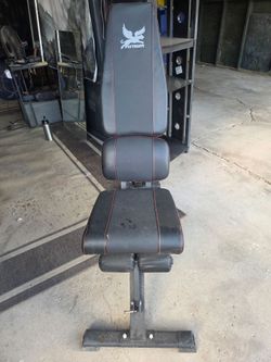 FLYTIGER Adjustable & Foldable Weight Bench - Great Condition