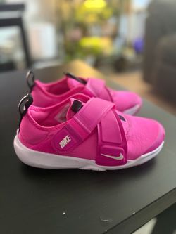 Kids Nike shoes size. 1.5y
