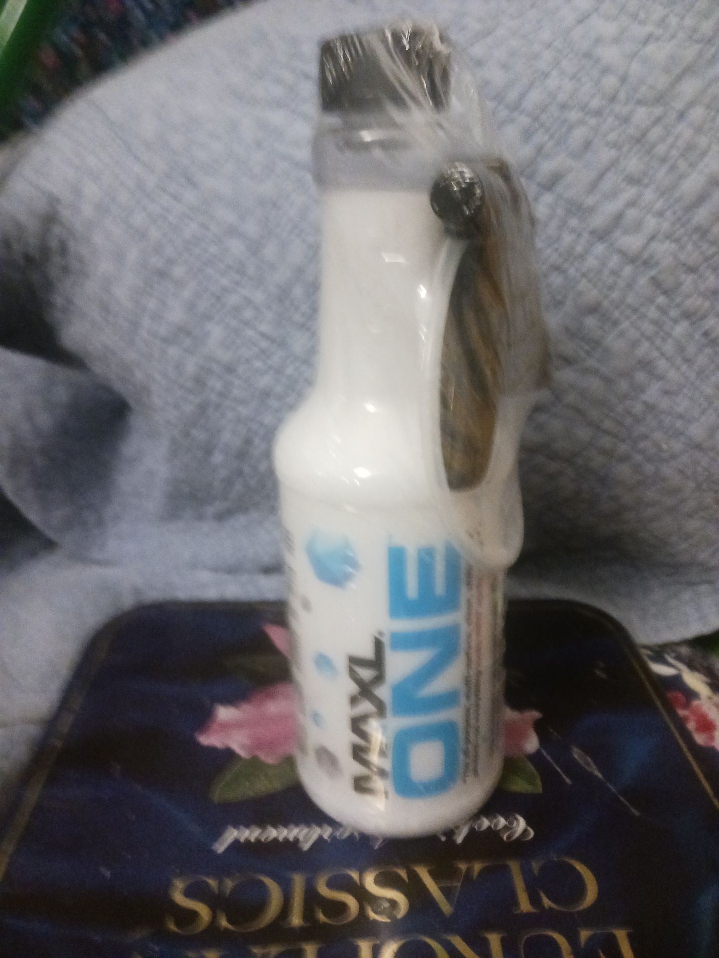 I bought this on line it's supposed to make your car real shiny but I lost my car I never got to use it I bought four bottles $200 I know I didn't mea