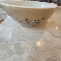 Pyrex  Collectible Bowl