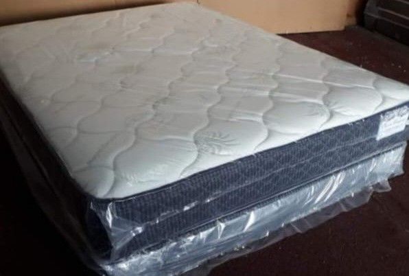 QUEEN PLUSH MATTRESS