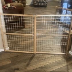 Expandable Wooden Baby Gate/Dog Gate 
