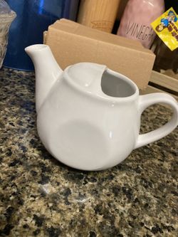 Tuxton China Teapot 