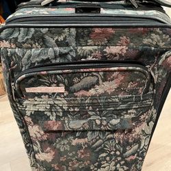 Boyt carry on luggage 13 x 22