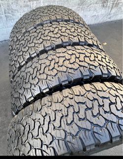 275 60 R 20 vendo llantas usadas Marca Bfgoorich ko2