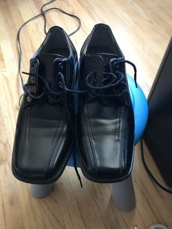 Men’s dress shoes $5