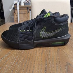 Nike lebron Witness 8