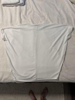 Cute flowy short sleeve knit top