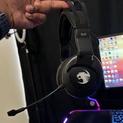 CyberPowerPC - Gamer Supreme Gaming Desktop - Intel Core i7-13700F - 16GB Memory - NVIDIA GeForce RTX 4060 - 2TB