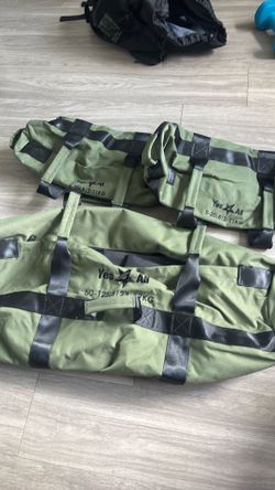 Weight lifting sandbags