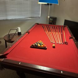 Pool table 