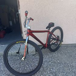 Throne Red Earl Coreline 