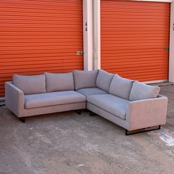 Interior Define Sectional Couch