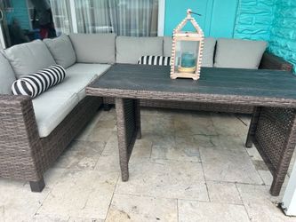 L-shaped sectional w/dining