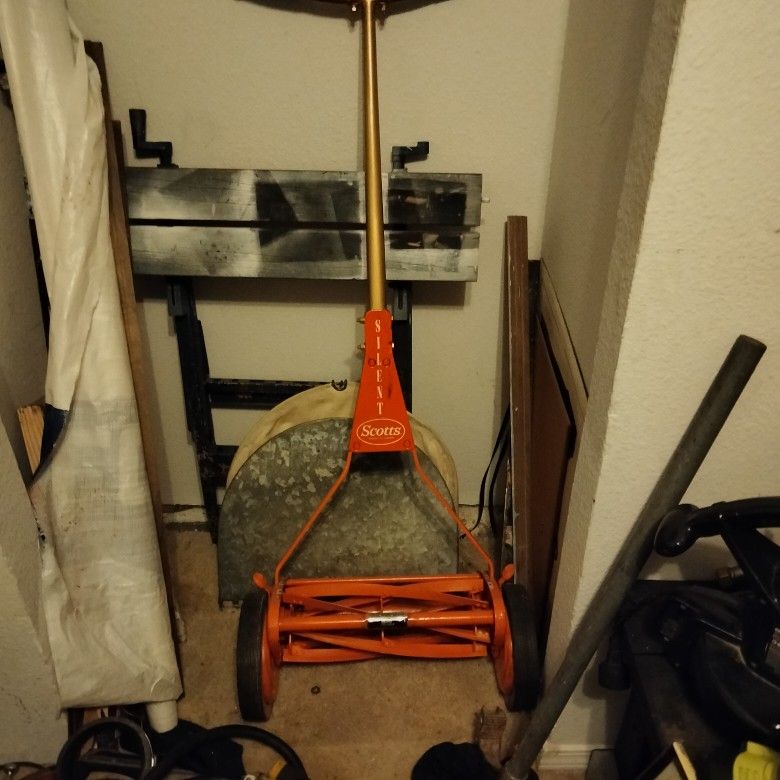 Vintage Scott's Reel Mower