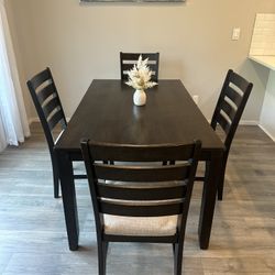 Premium Quality Solid Wood Dining Table 4 Chairs 