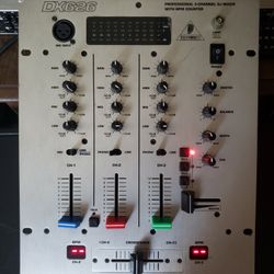 BEHRINGER MIXER 
