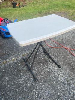 Nice folding table in very good condition and it is 30 inch long x 18 inch wide x 28