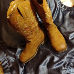 Brand New Women's Cowboy Boots Size 7.5