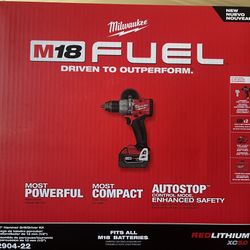 Milwaukee 1/2” Hammer Drill/Driver Kit 