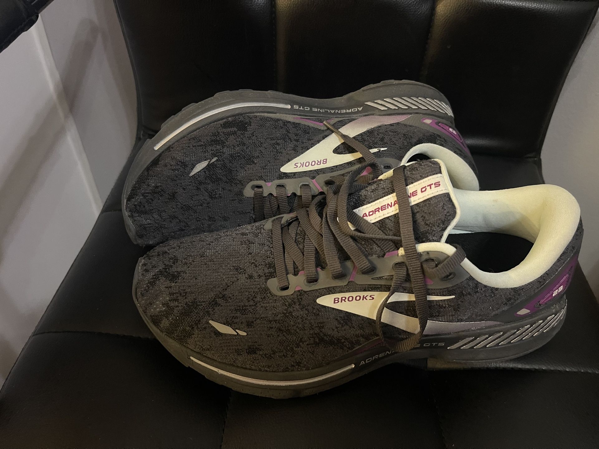 Brooks Adrenaline GTS Size 9.5 Men’s/ 11 Women’s $65