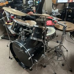 Complete Professional Drum Kit, Cymbals , Stands, And Thrown