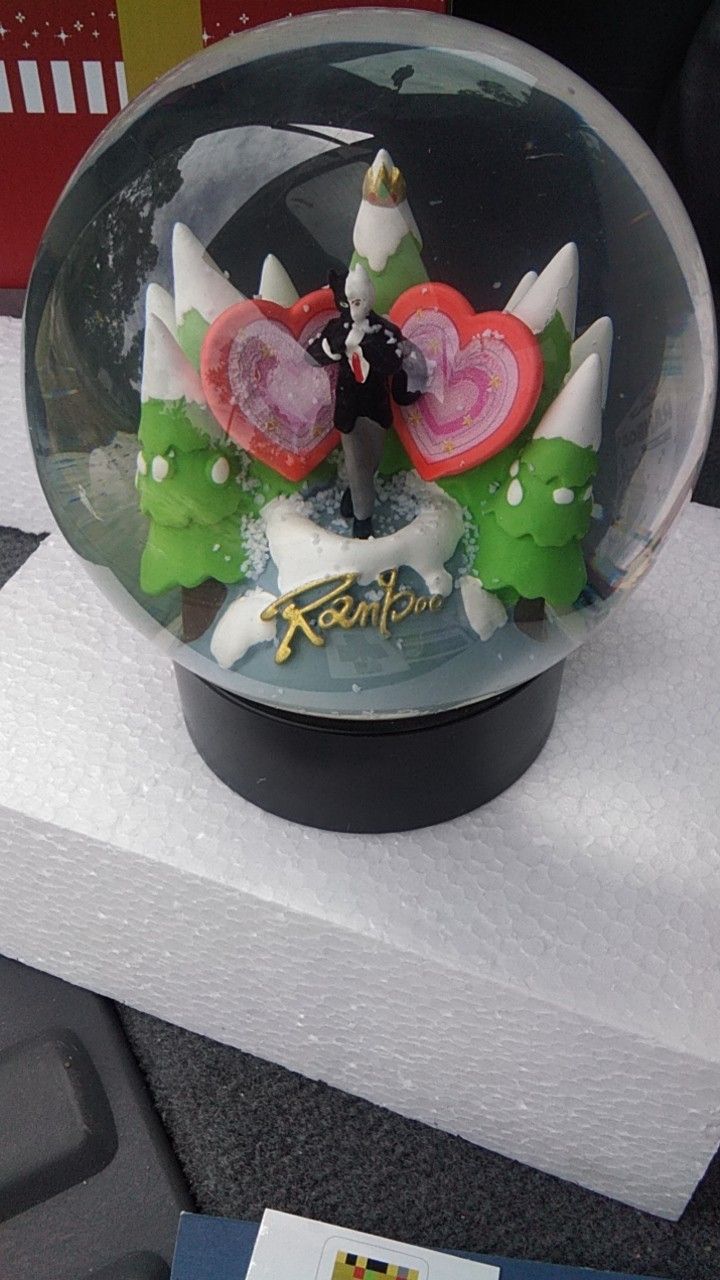 Ranboo Snow Globe