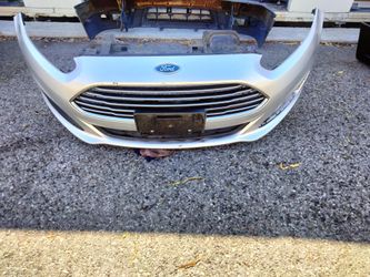 2014-2019 Ford fiesta complete front bumper with Grill and emblem and fog light accessories OEM.