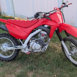 Honda CRF 125f Dirt Bike