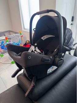 Nuna PIPA urbn infant car seat (does not need a base)