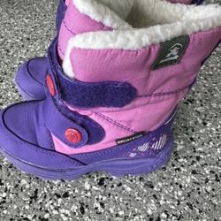 Kids snow boots size 10